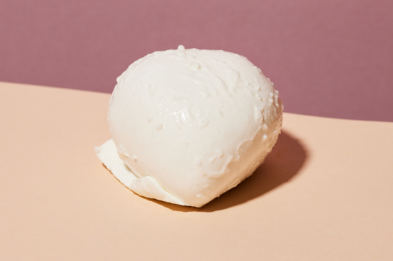Bffelmozzarella (A.O.P.) wrzig-cremig