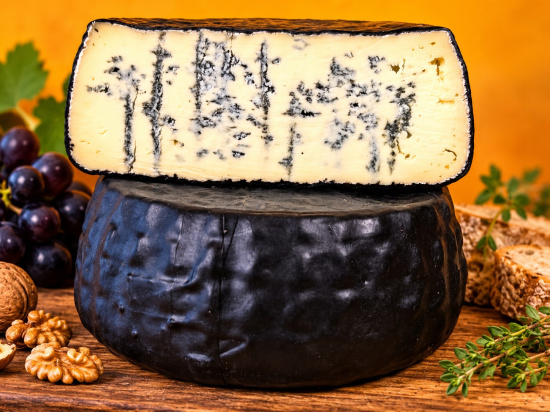 Arcadia Blue, handgemacht, aus Kuhmilch (erinnert an Roquefort)