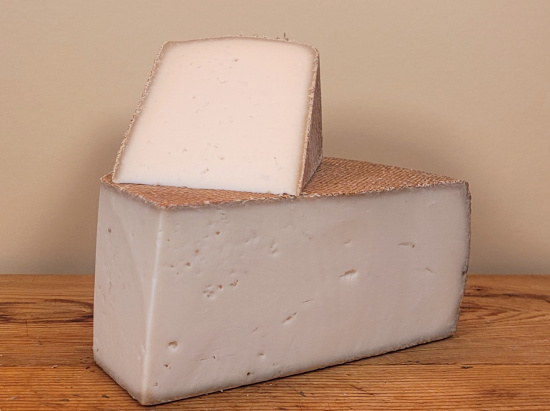 Ziegenbergkse, Saanen au Swiss, hochwertig cremig, wrzig-krftig