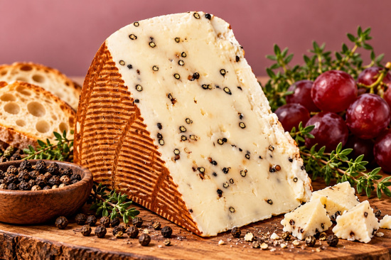 Pecorino Pepato, mit Pfeffer, w�rzig, kr�ftig
