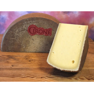 Ciron�, kr�ftiger Bergk�se mit K�semilben gereift.